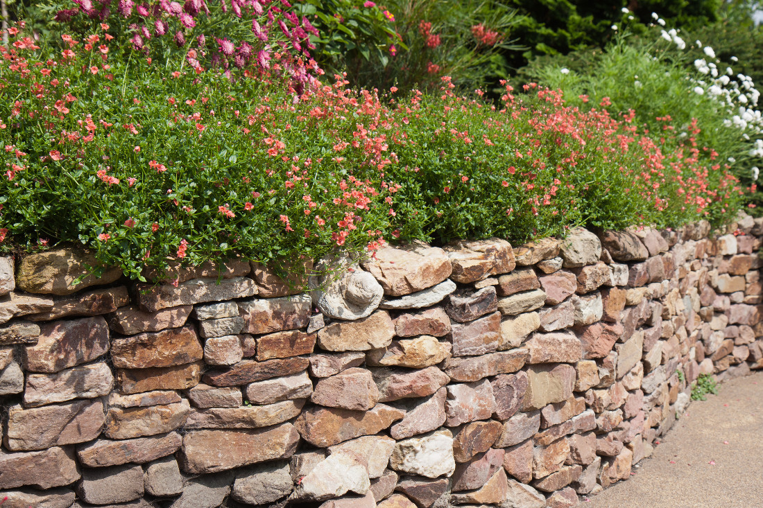 i muri a secco in pietra richiedono una grande perizia costruttiva