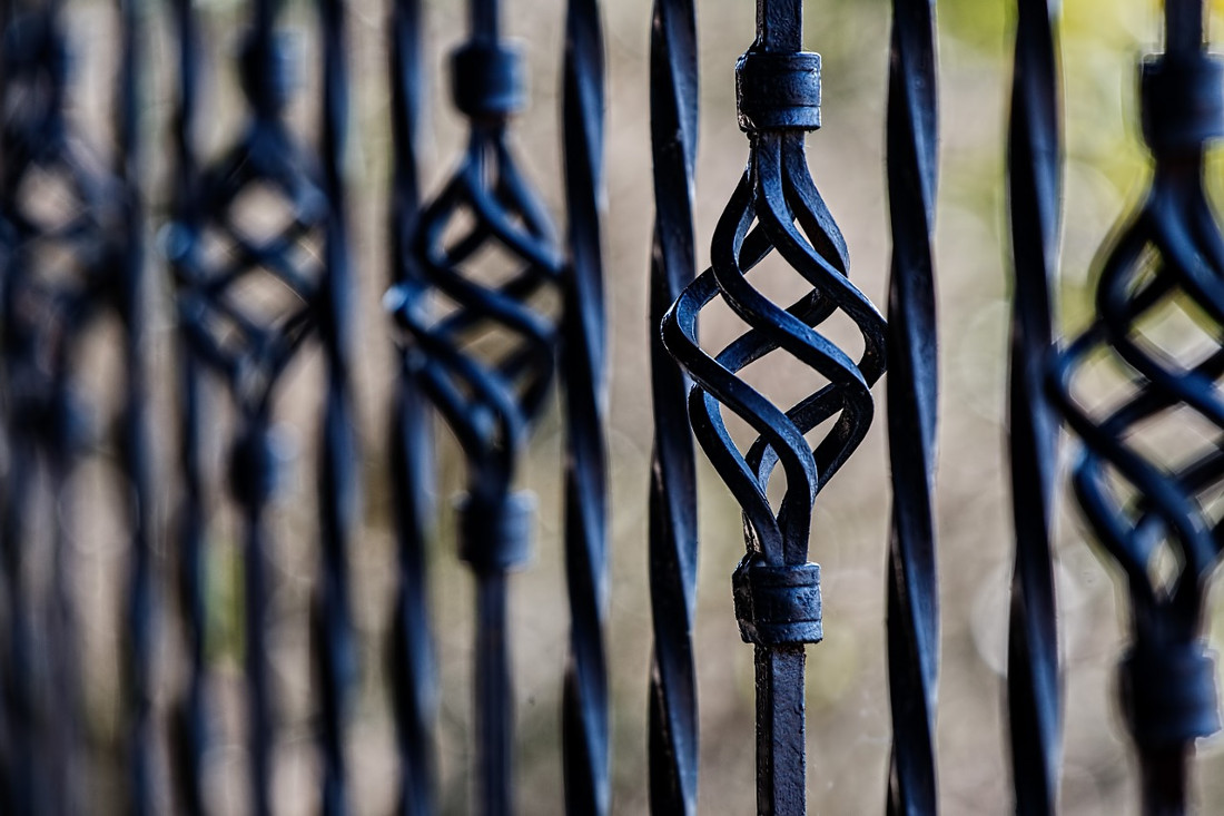 le recinzioni in ferro battuto possono essere finemente decorate